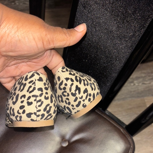 Restricted Animal Print Women's Flats - Picture 9 of 9